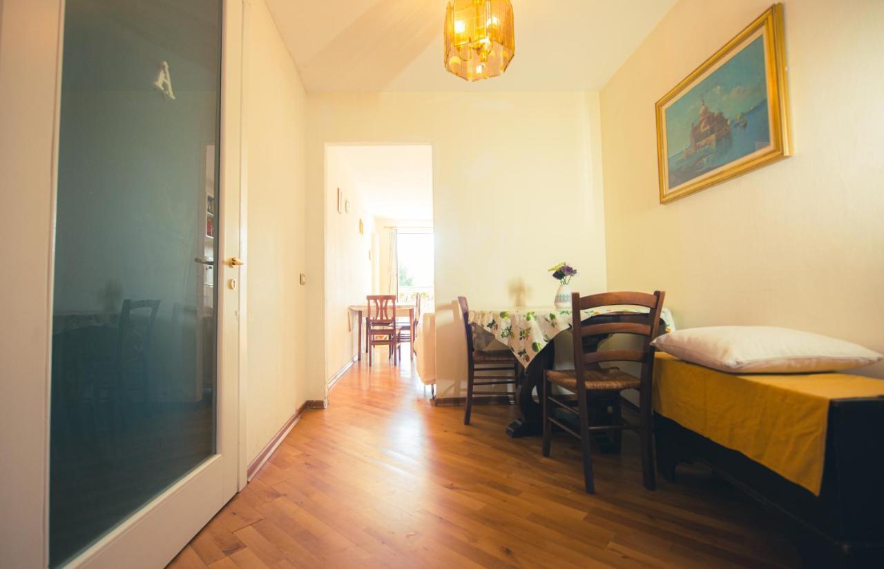 Relax Brugnato Apartment ภายนอก รูปภาพ