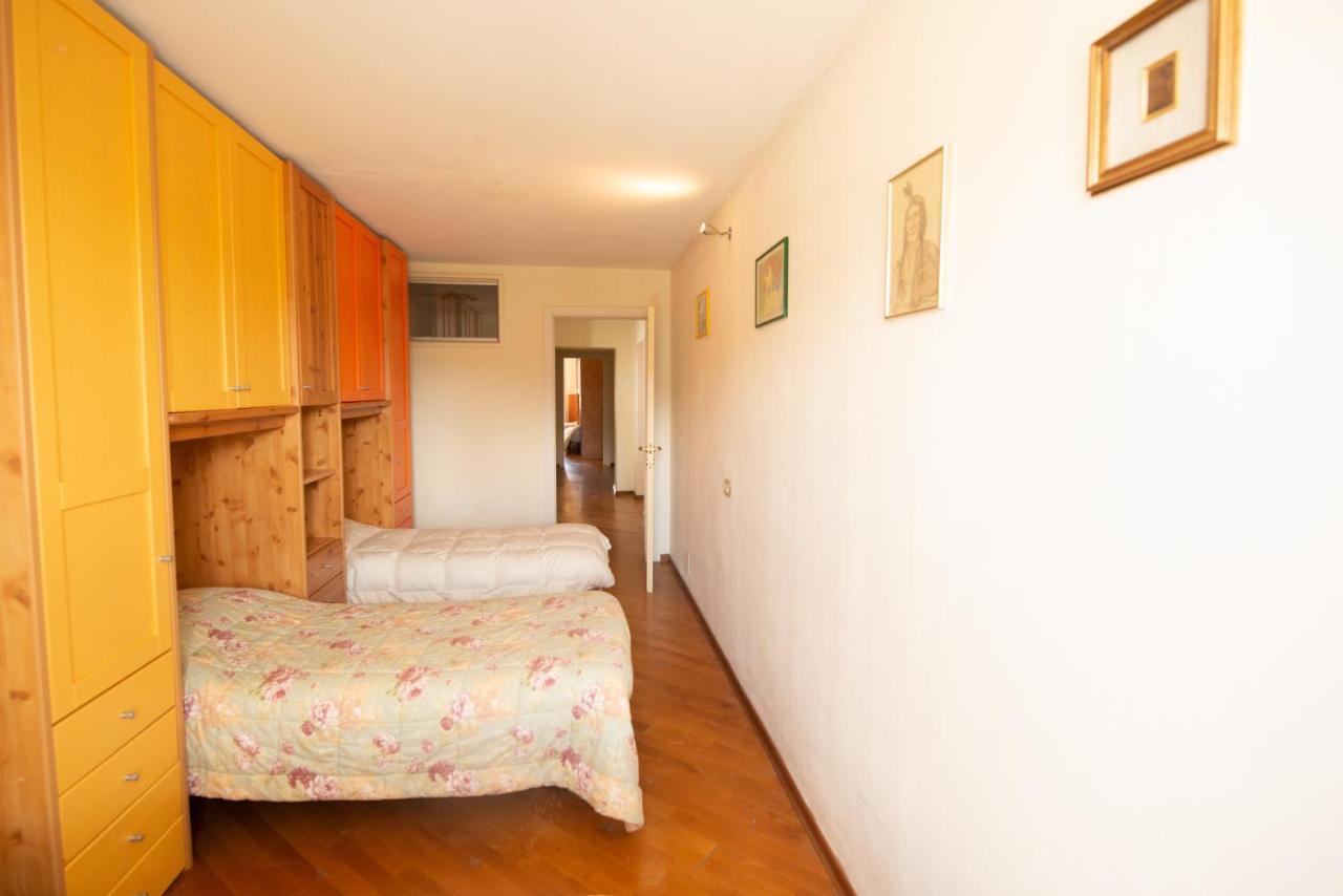 Relax Brugnato Apartment ภายนอก รูปภาพ